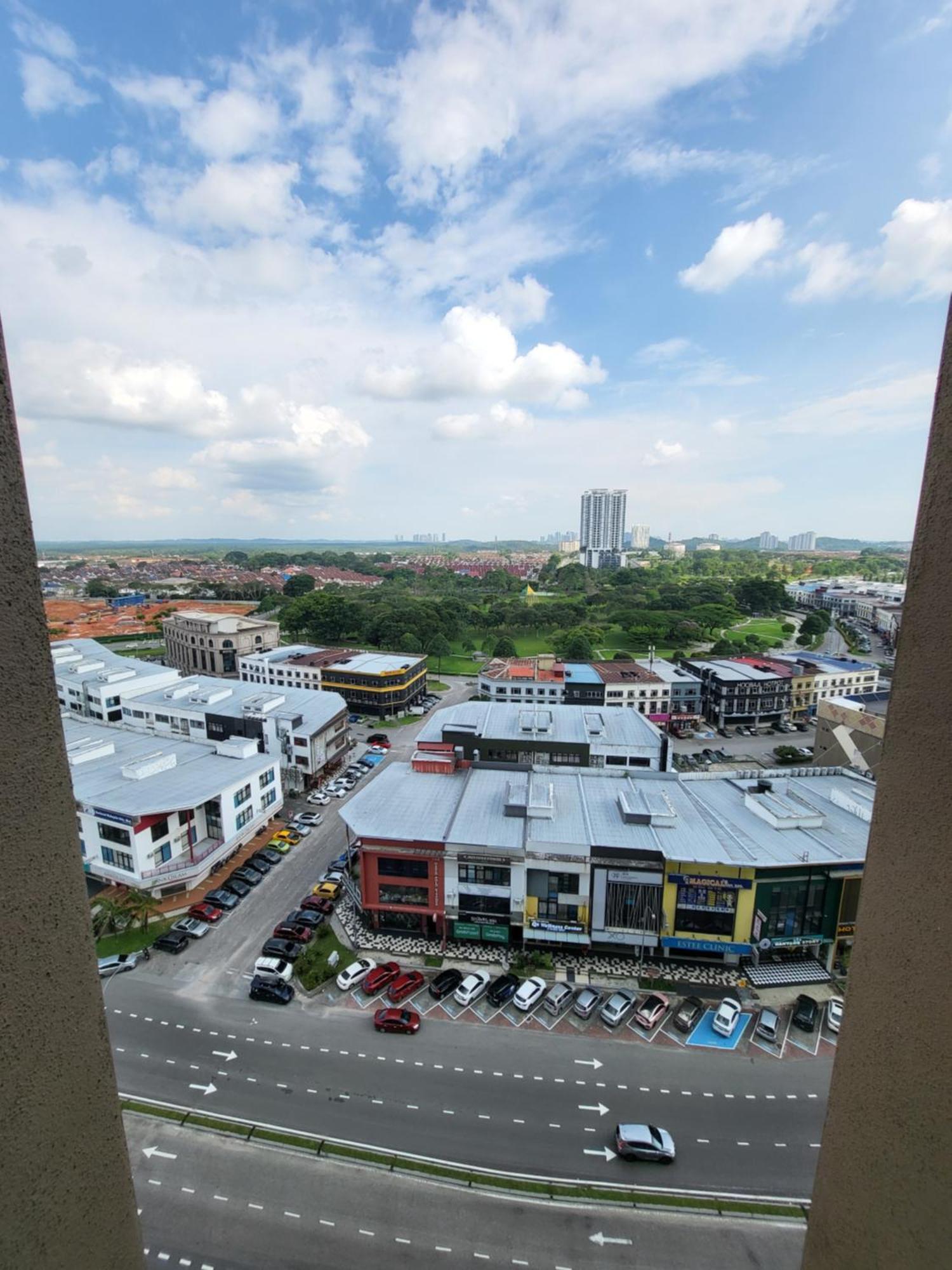 Pangsapuri Sky Trees At Aeon Bukit Indah With Netflix And Wifi